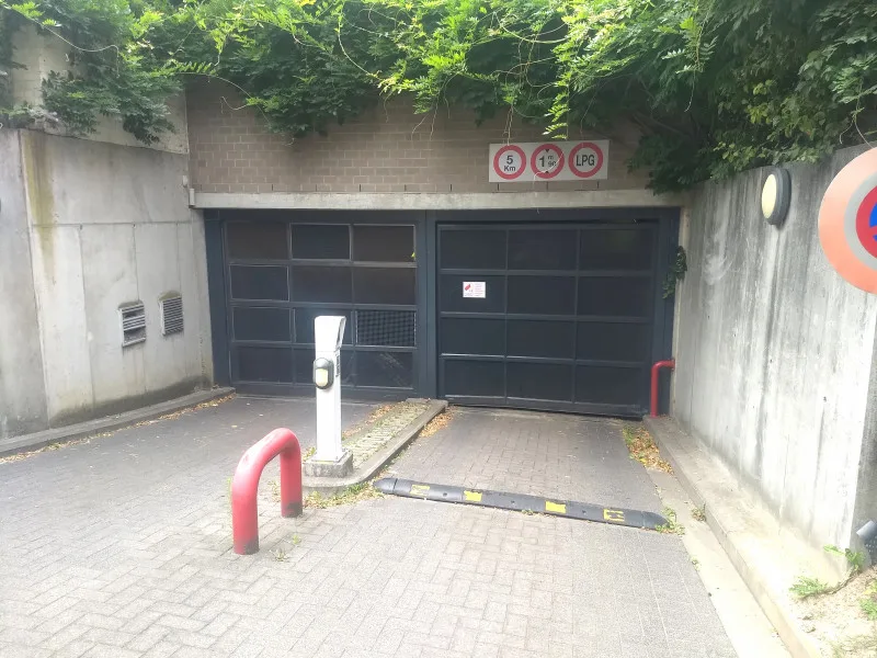 Parking Soldiers Berchem-Sainte-Agathe