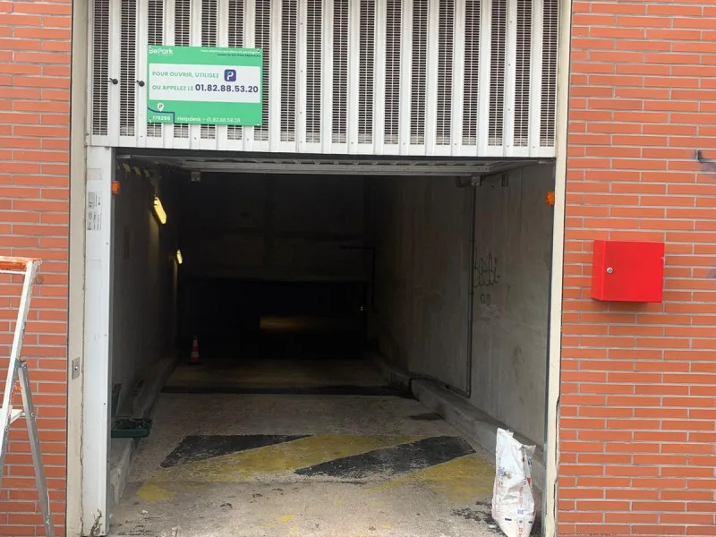 Parking Plateau-Pyramide