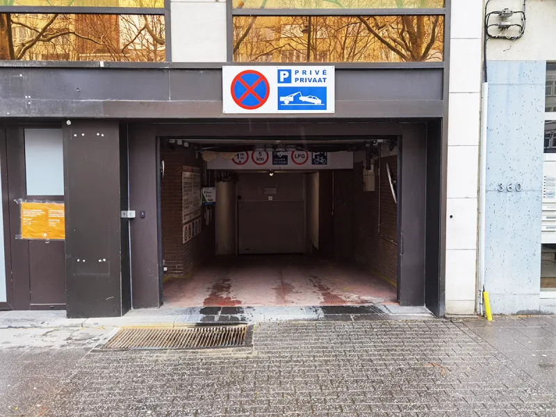 Parking Louise 350